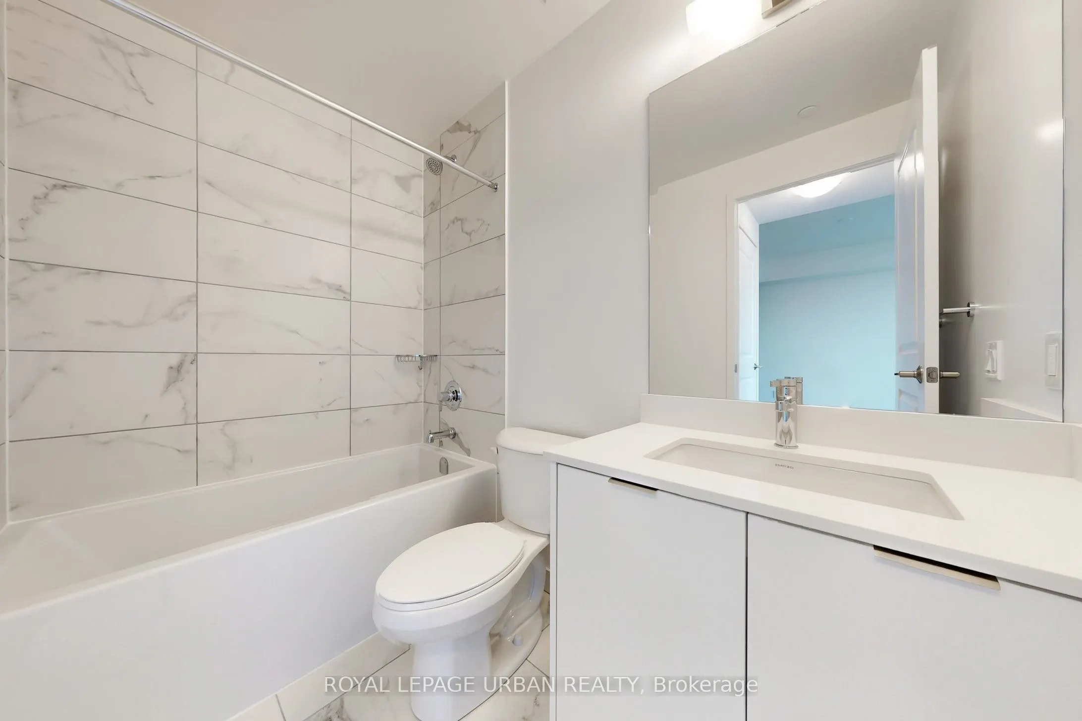 204 Burnhamthorpe Rd E #1108