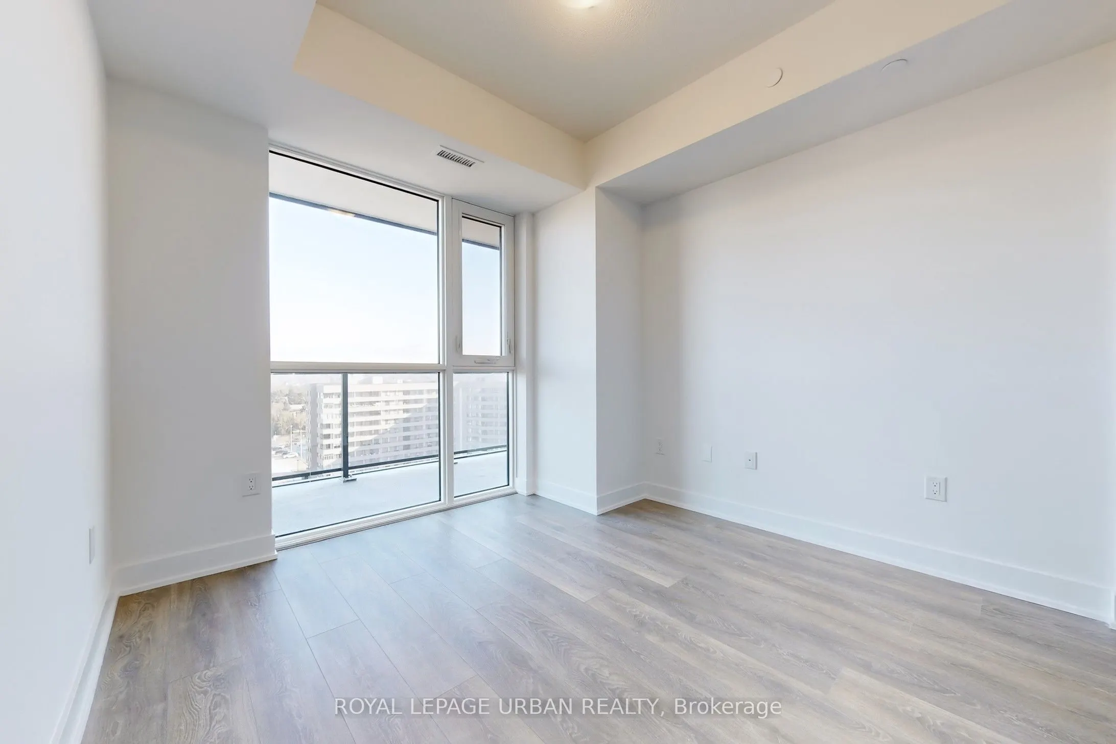 204 Burnhamthorpe Rd E #1108