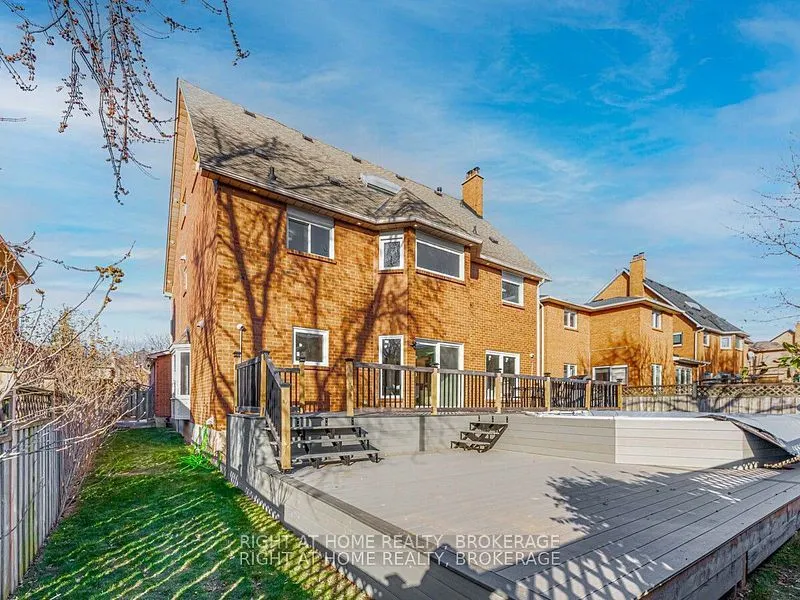 1186 Glenashton Drive