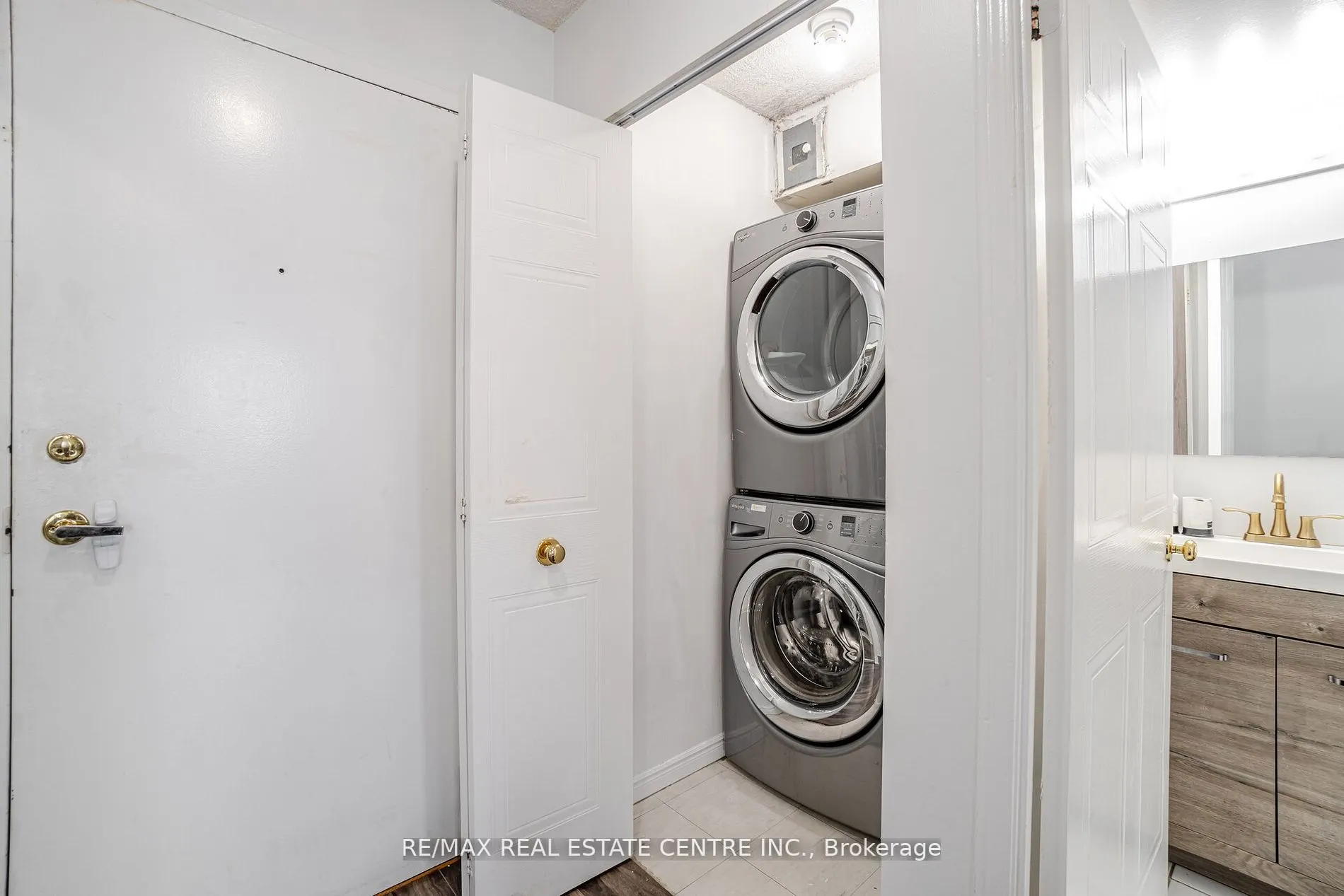 135 Hillcrest Avenue, #2216