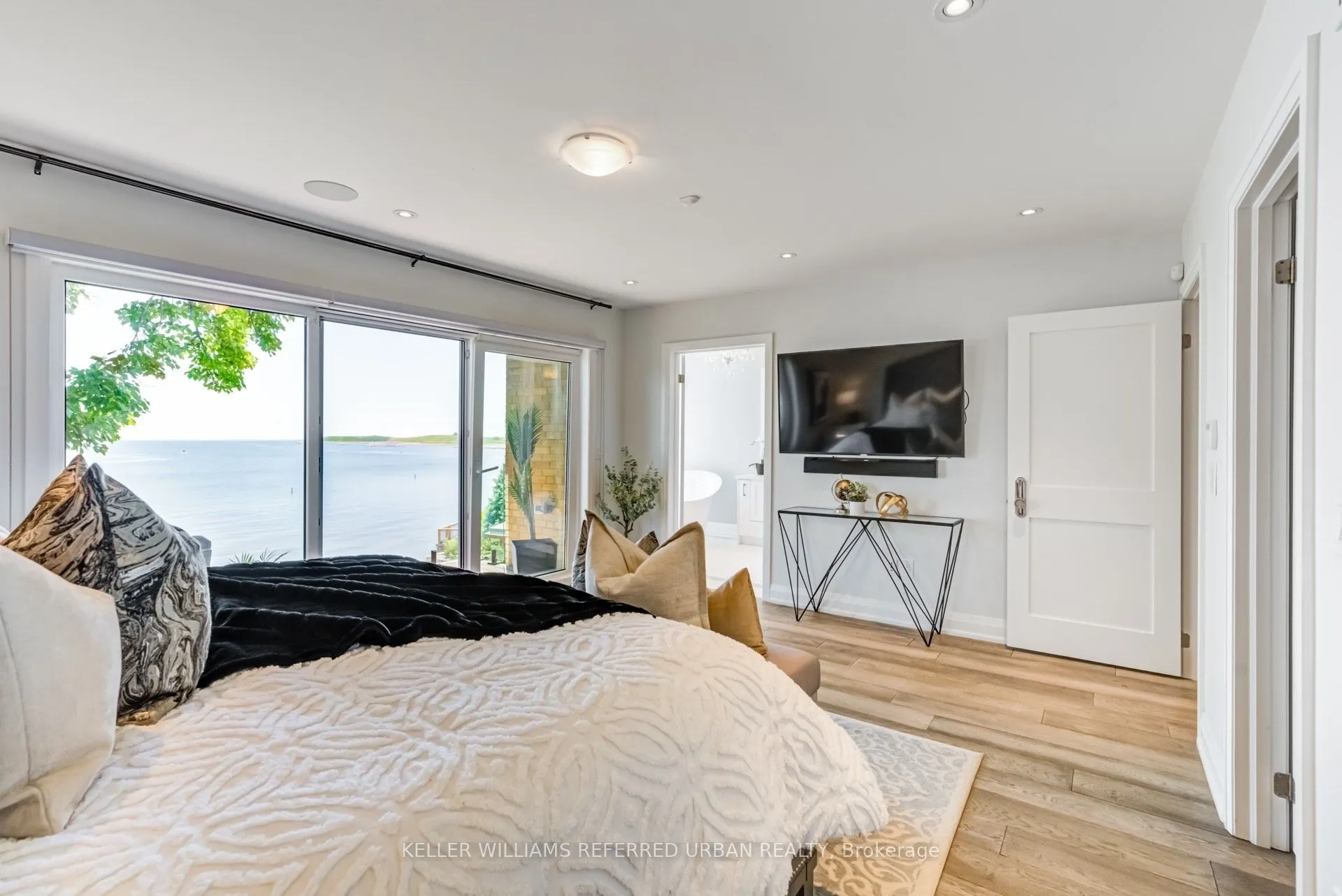 399 Lake Promenade