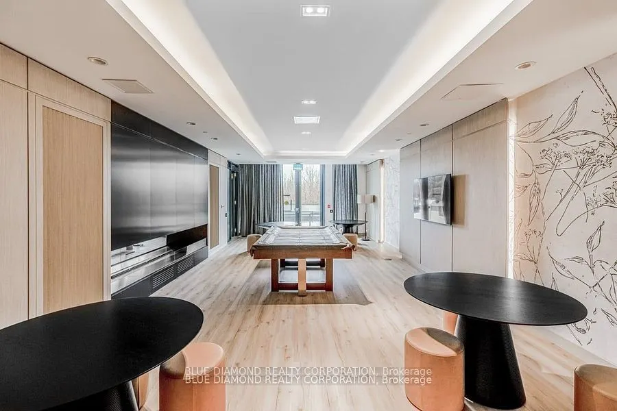 225 VETERANS Drive, #N402