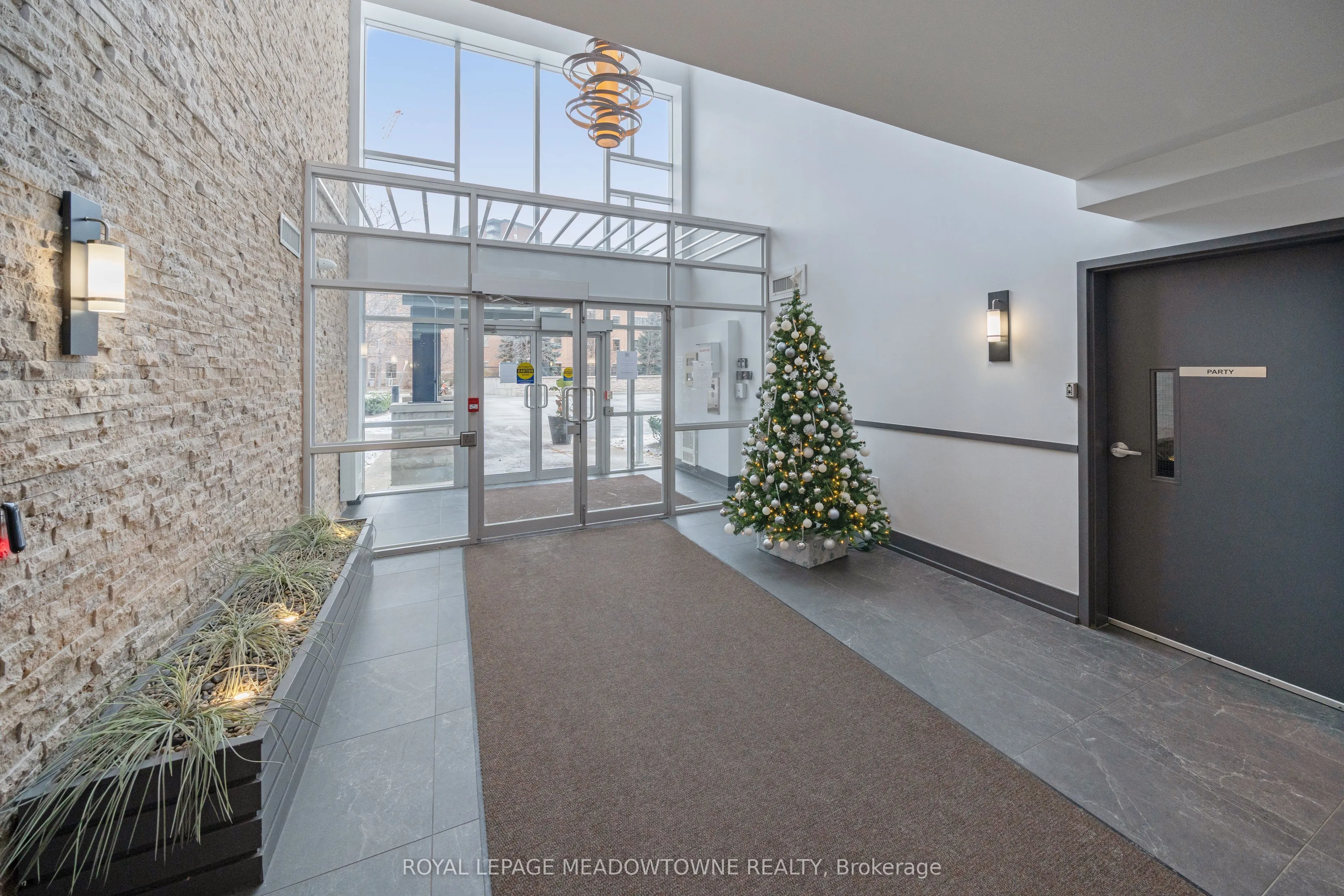 570 Lolita Gardens, #125