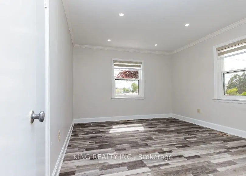 179 Queen Street S