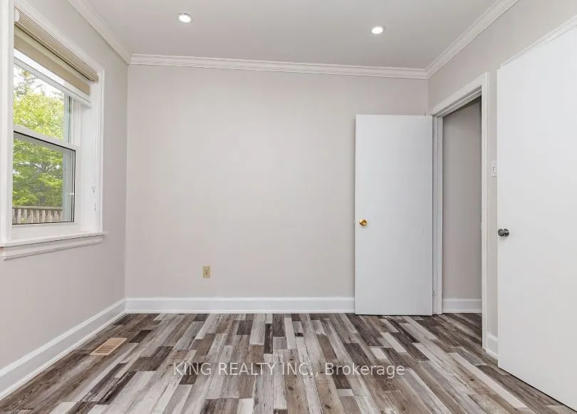 179 Queen Street S