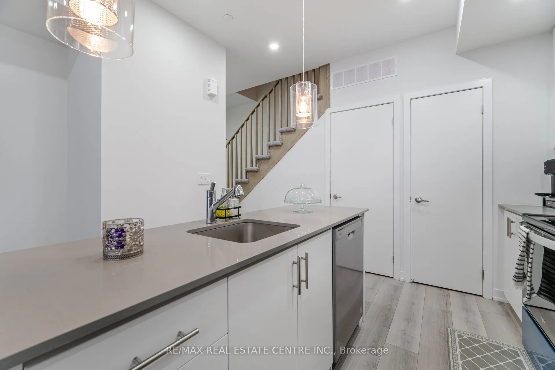 3562 Colonial Drive, #13