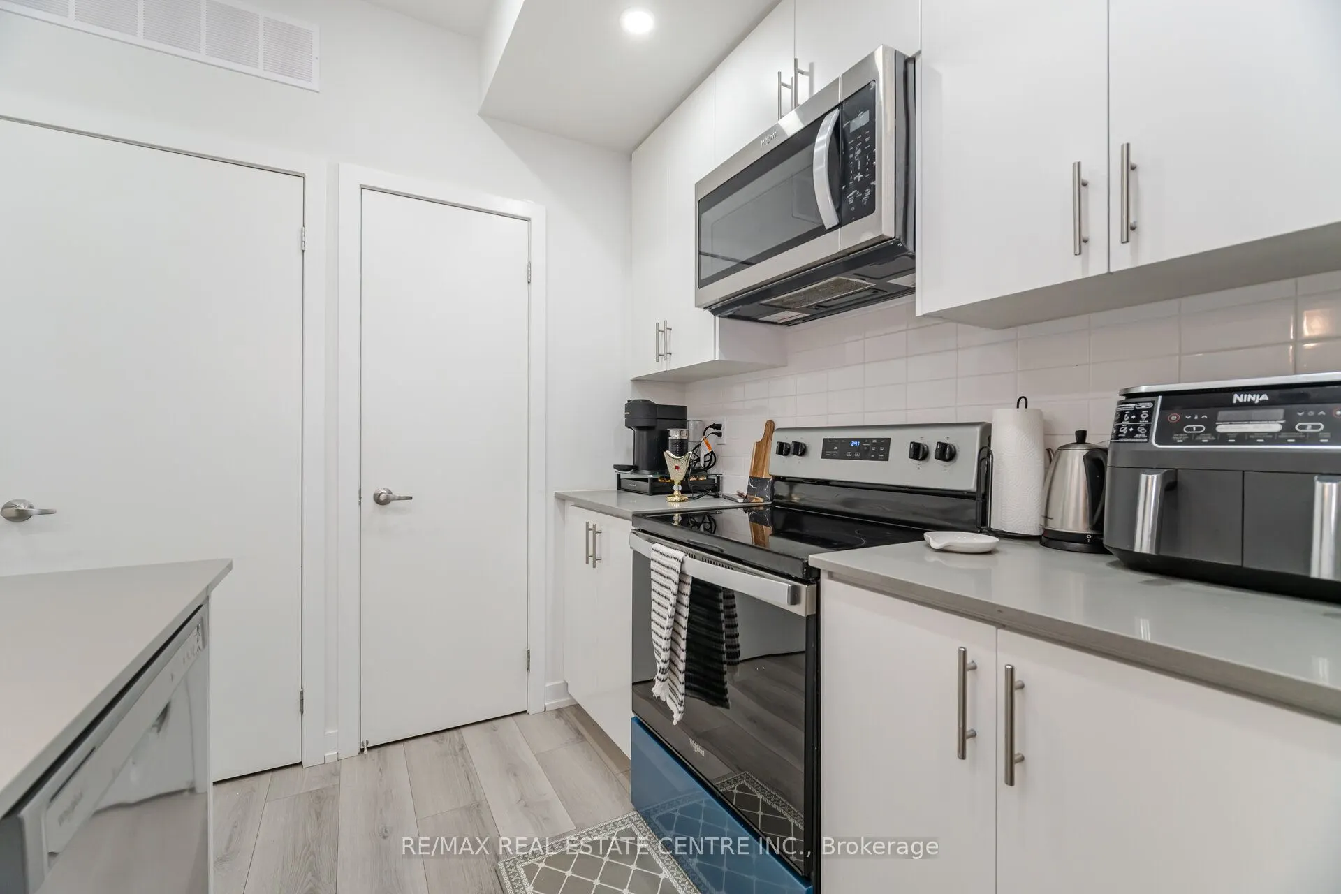 3562 Colonial Drive, #13