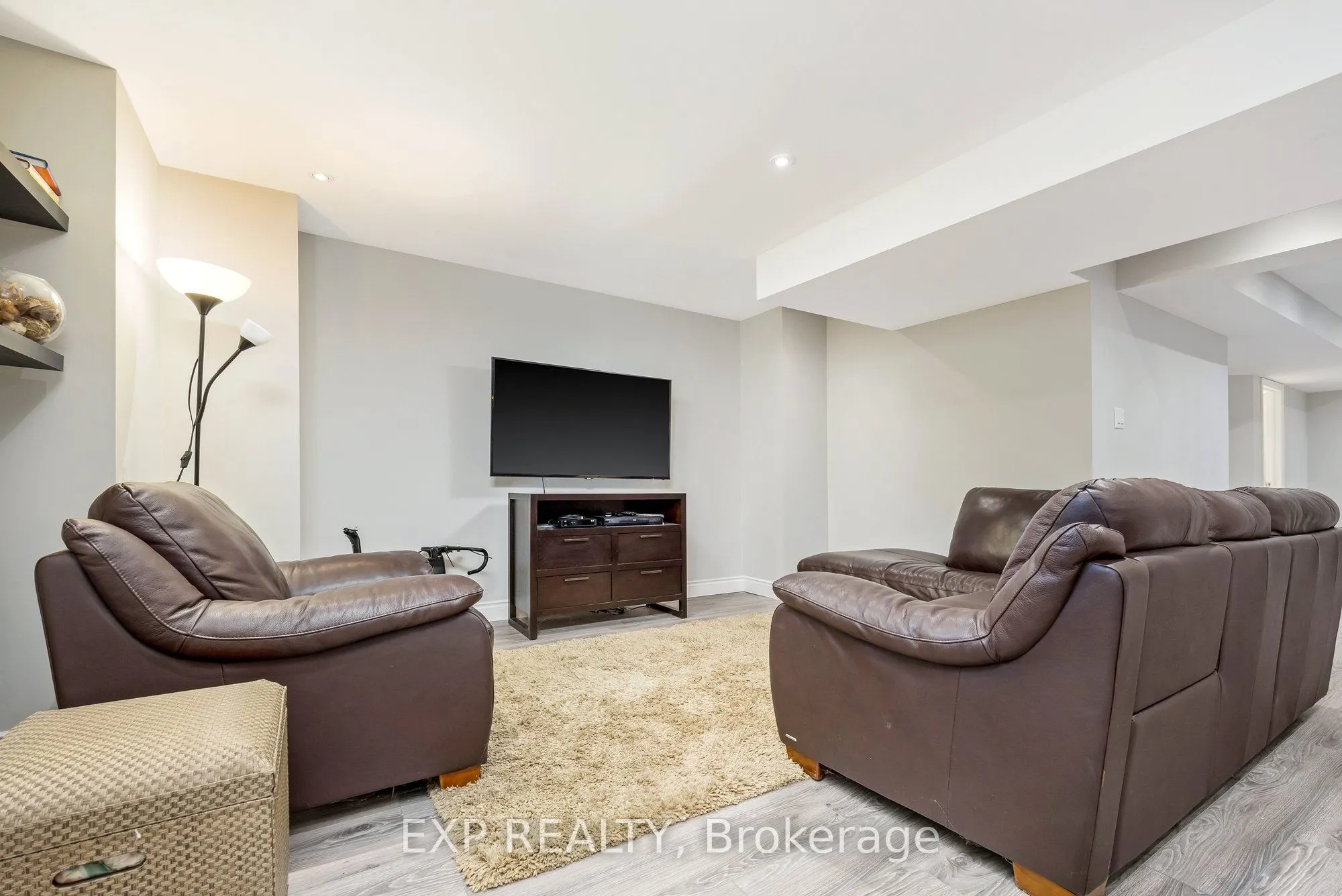 599 Nairn Circle