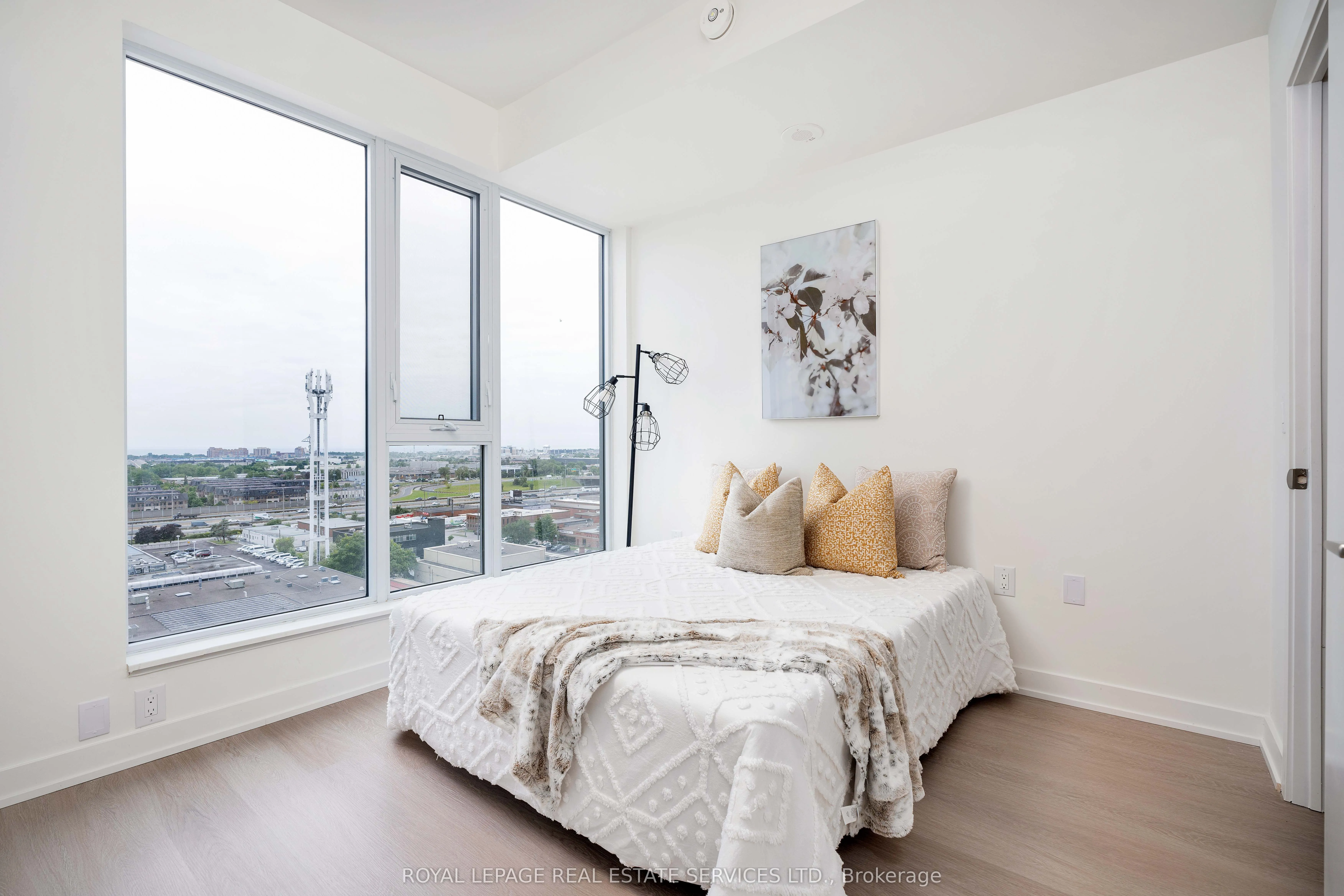 859 The Queensway #703