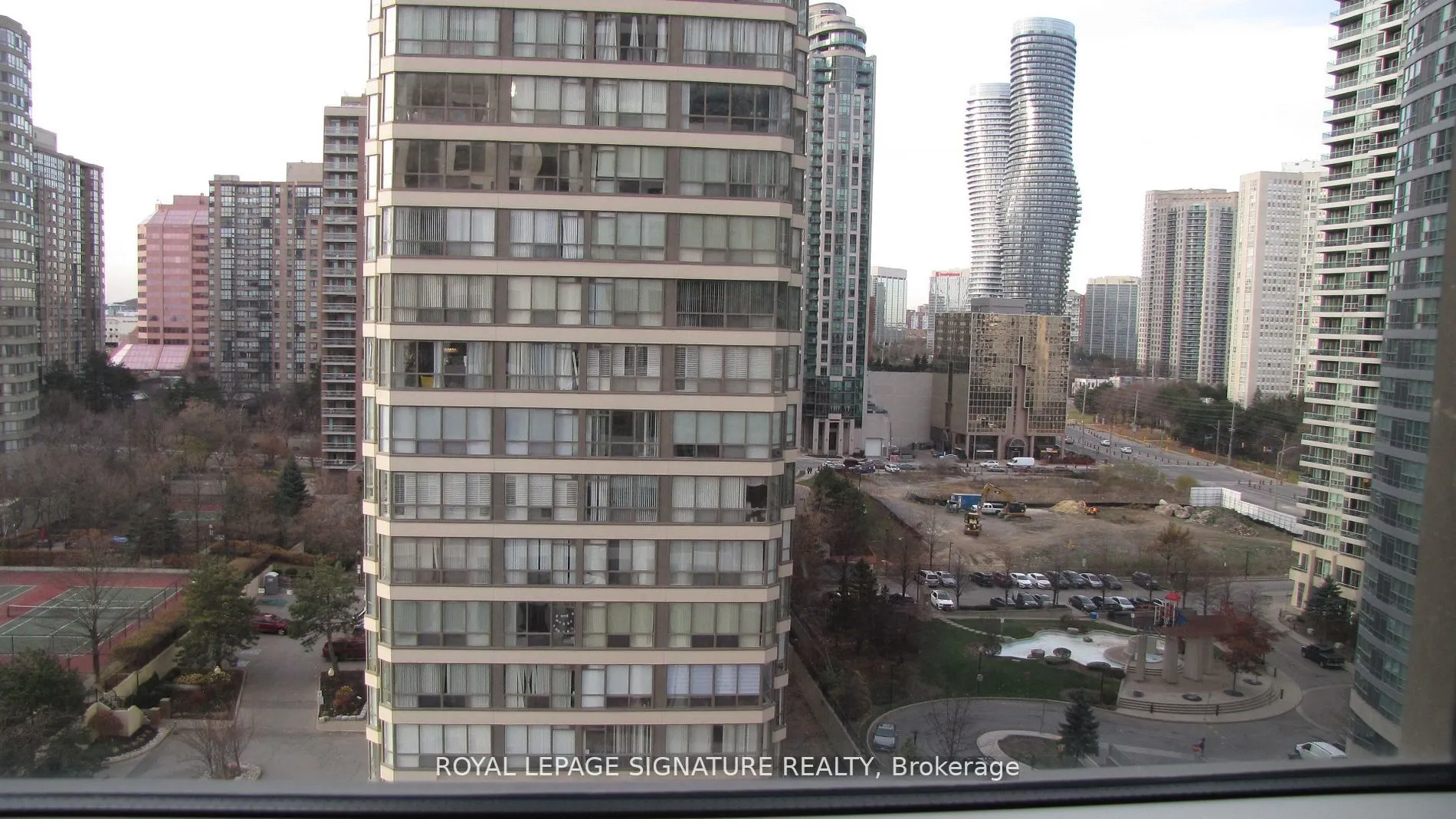 36 Elm Drive W, #1001