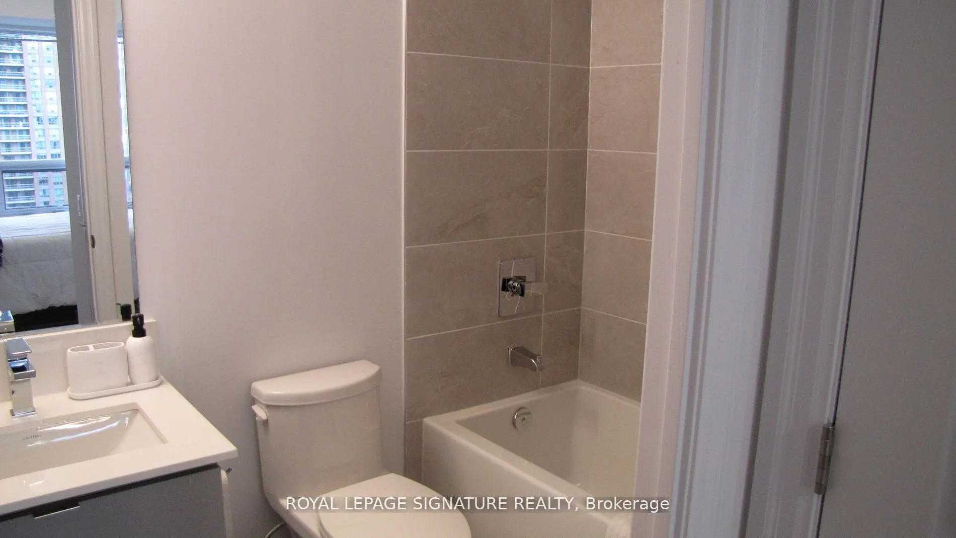 36 Elm Drive W, #1001
