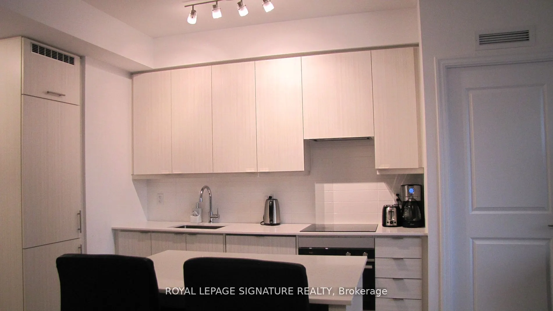 36 Elm Drive W, #1001