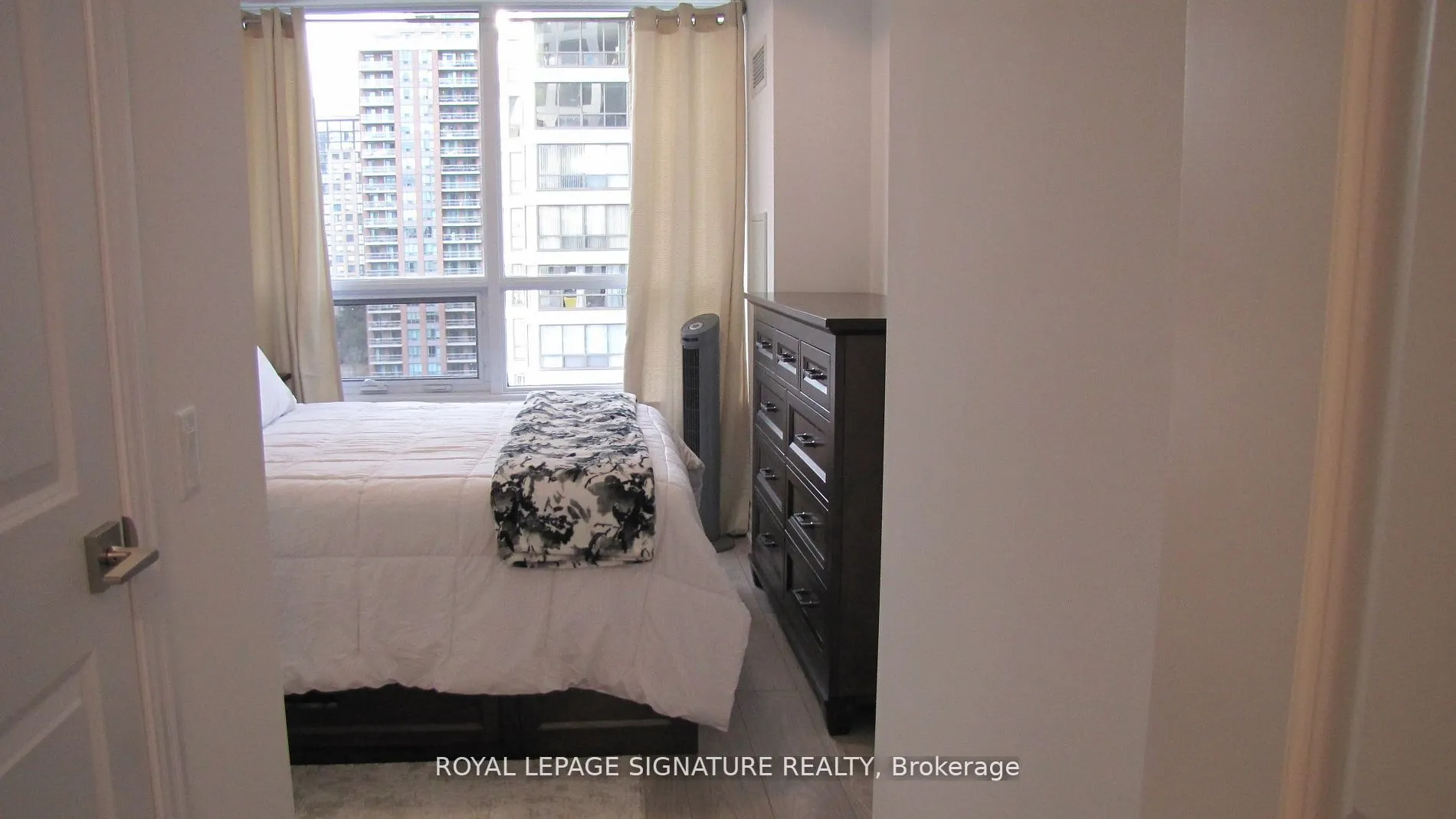 36 Elm Drive W, #1001