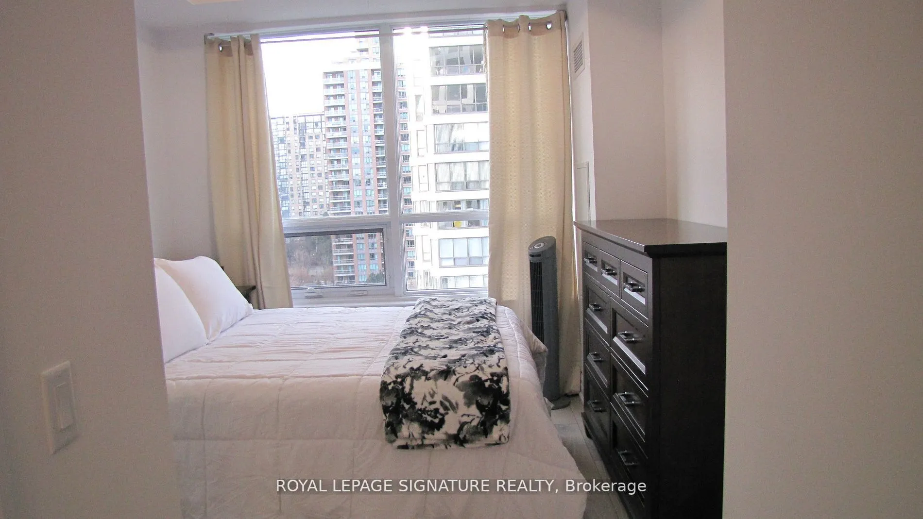 36 Elm Drive W, #1001
