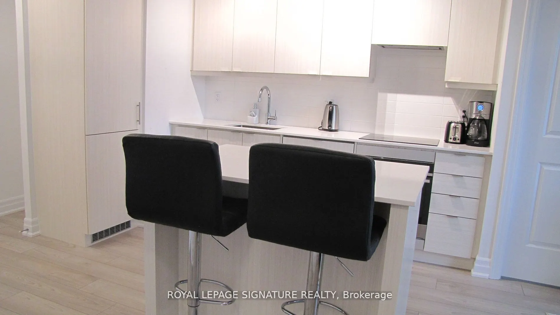 36 Elm Drive W, #1001