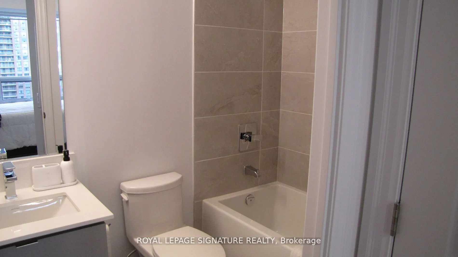 36 Elm Drive W, #1001