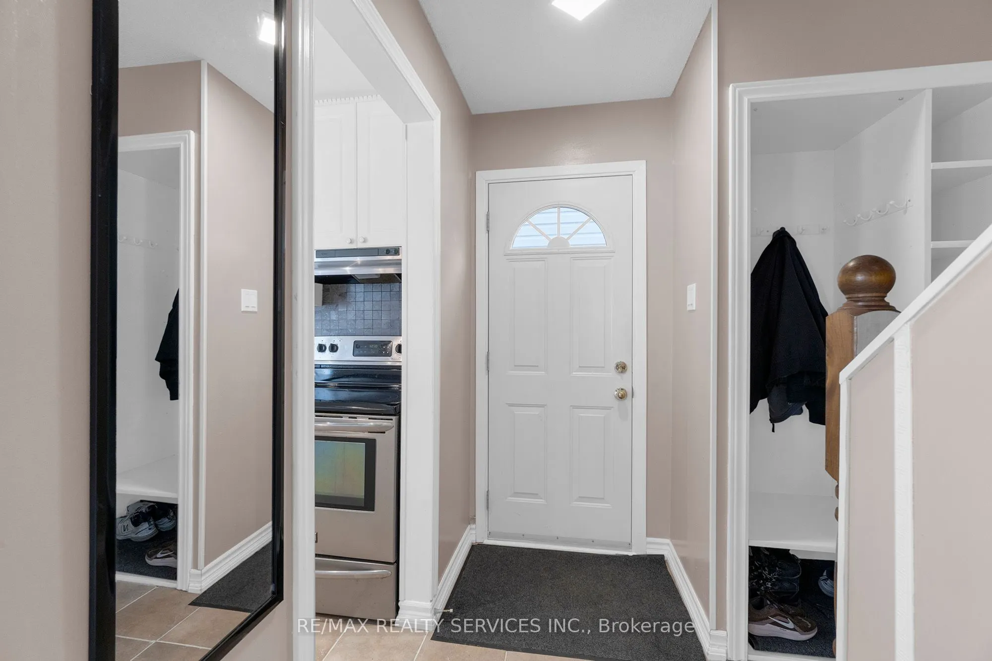 5 Hawkins Court