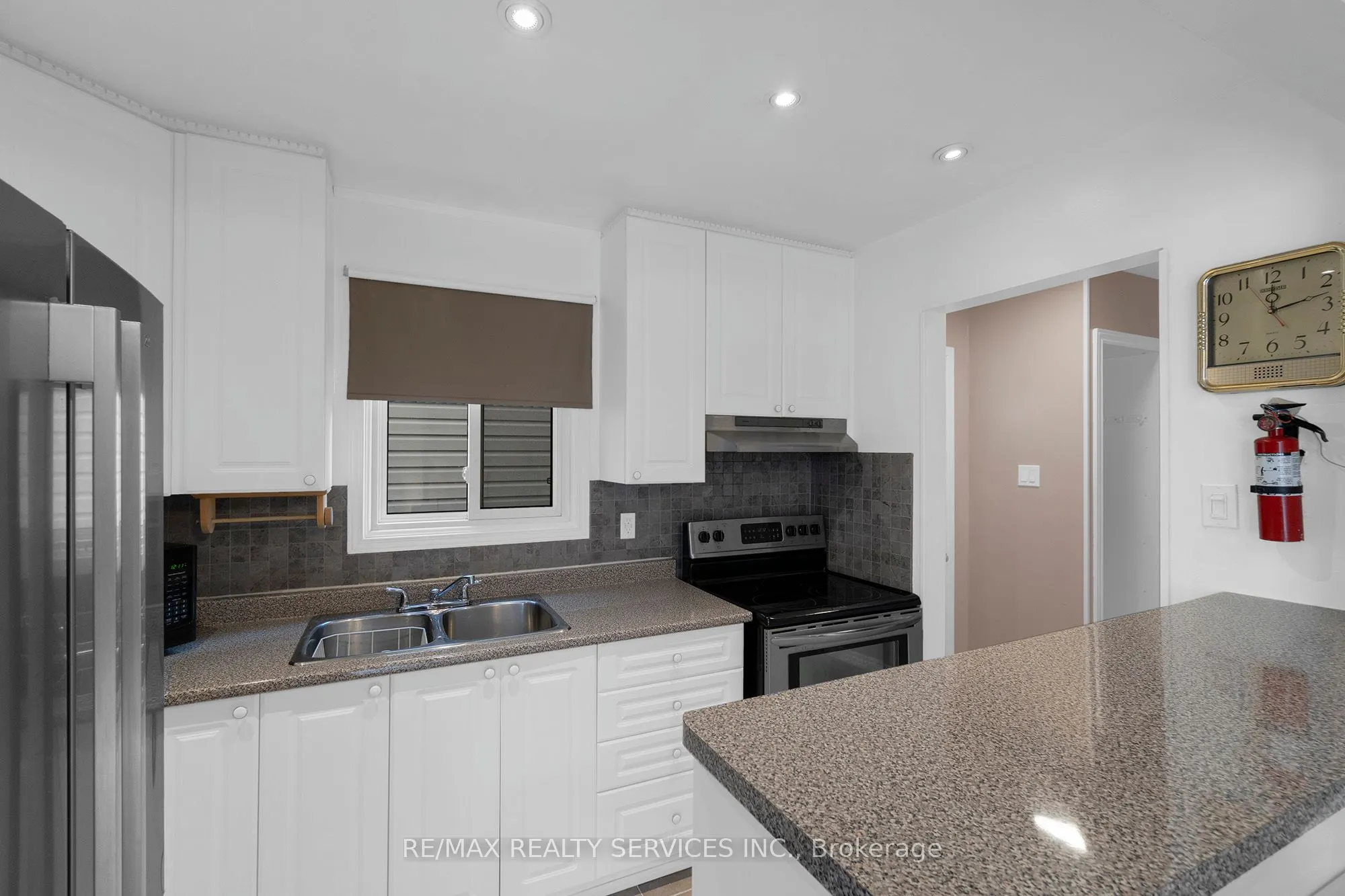 5 Hawkins Court