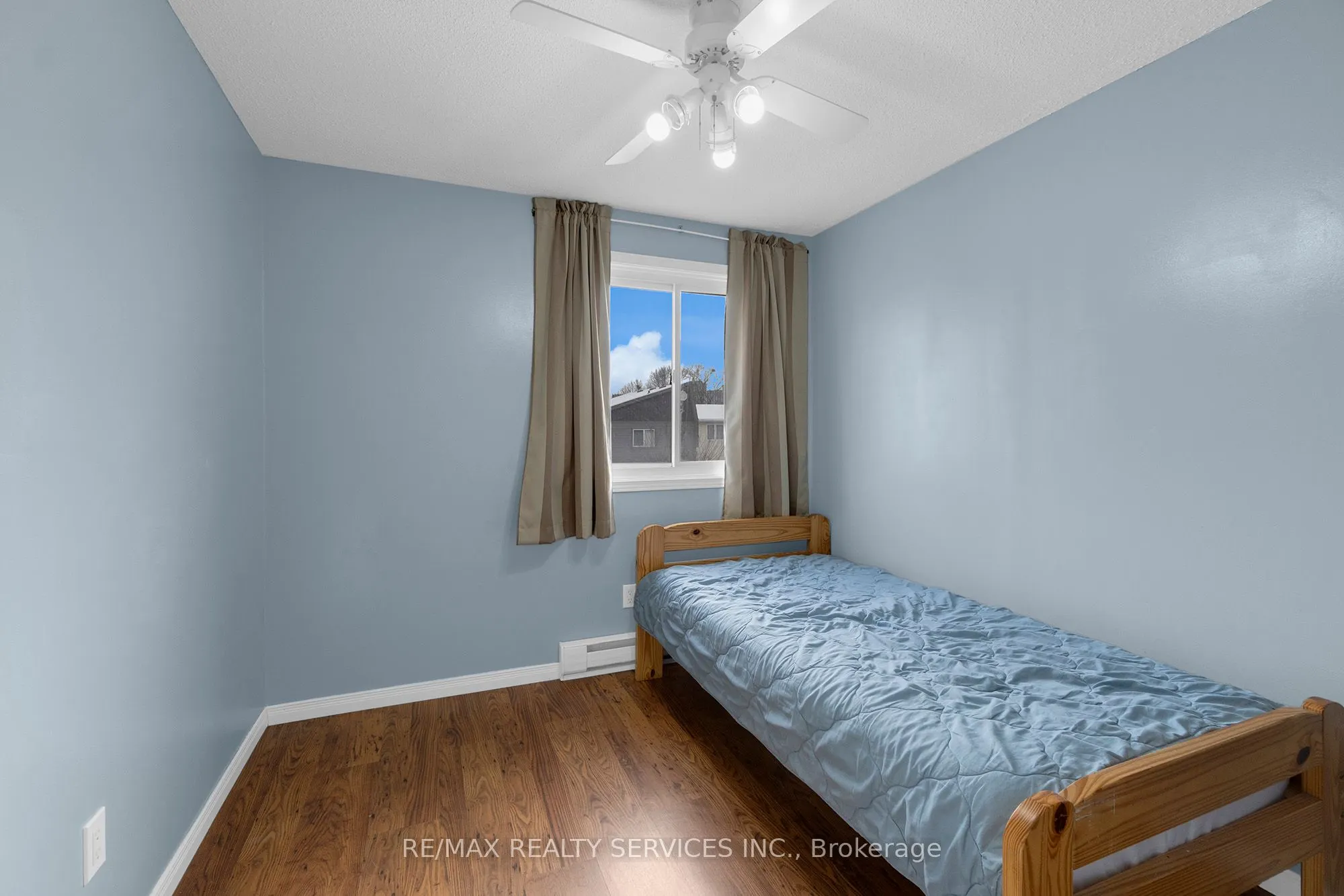 5 Hawkins Court