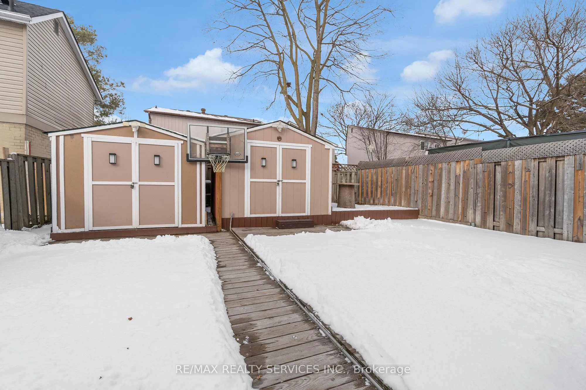 5 Hawkins Court
