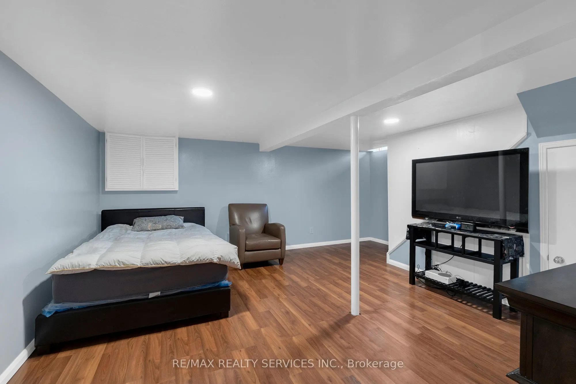 5 Hawkins Court