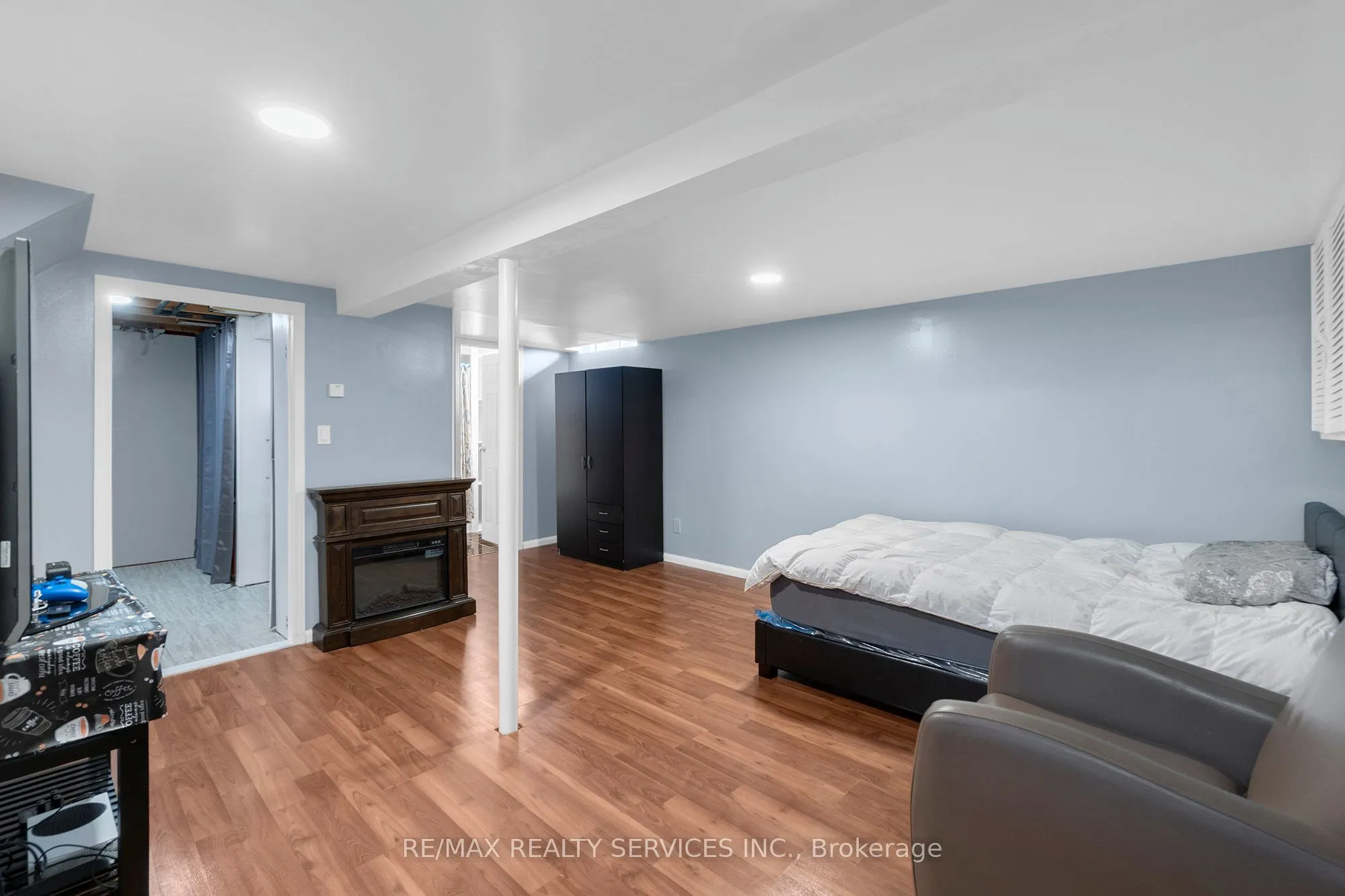 5 Hawkins Court