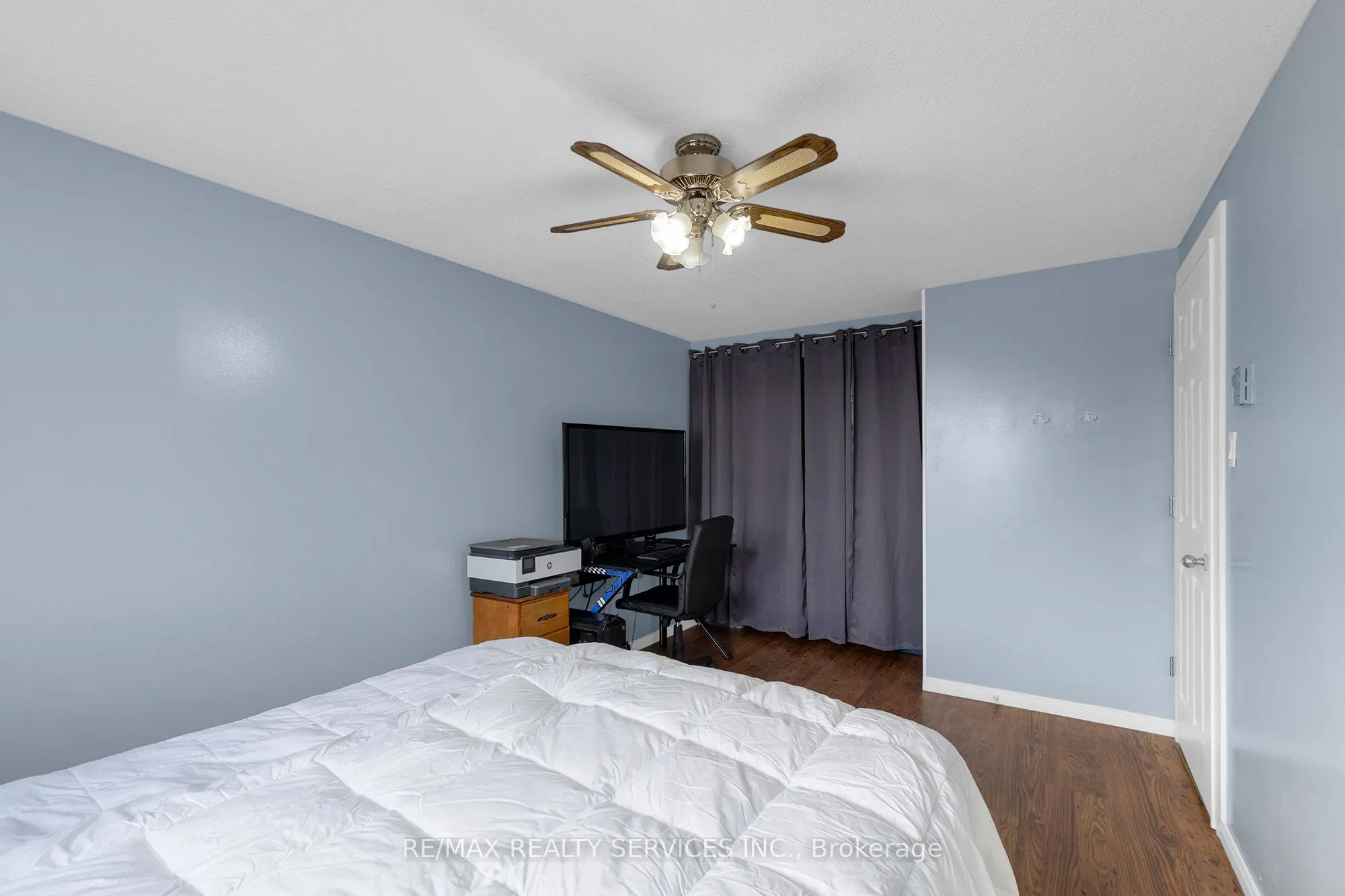 5 Hawkins Court