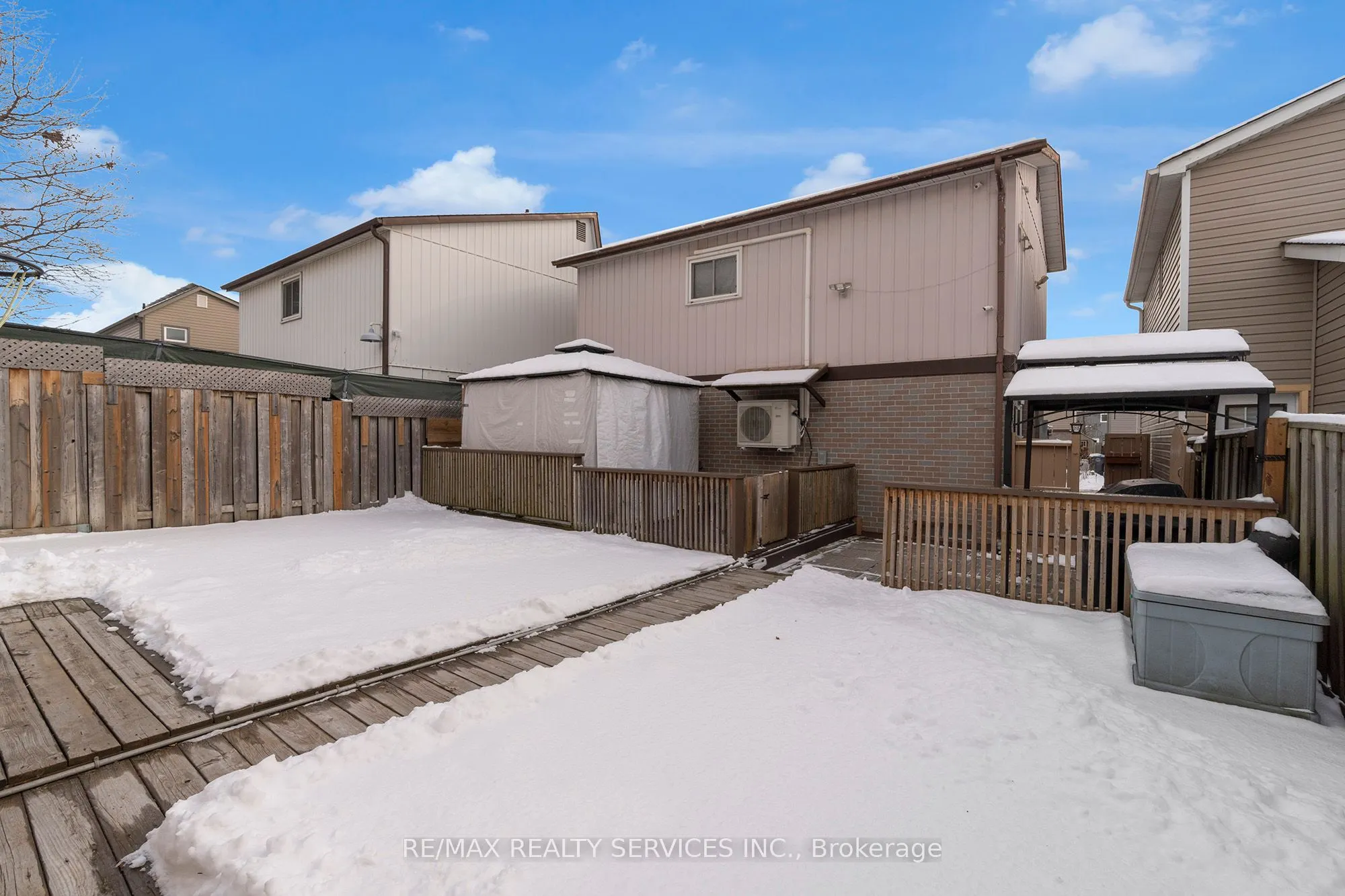 5 Hawkins Court