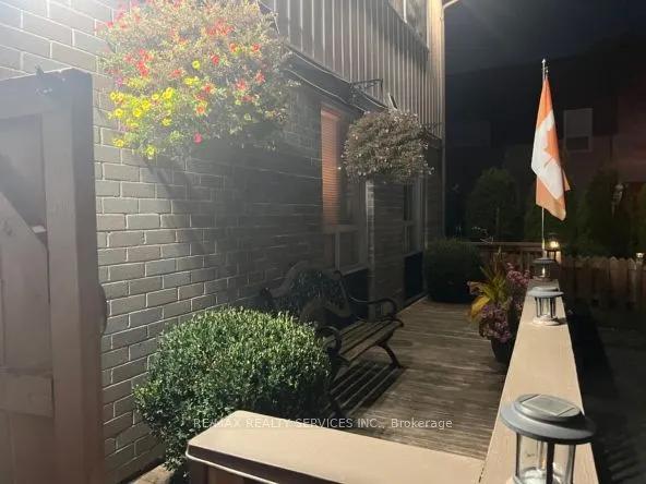 5 Hawkins Court