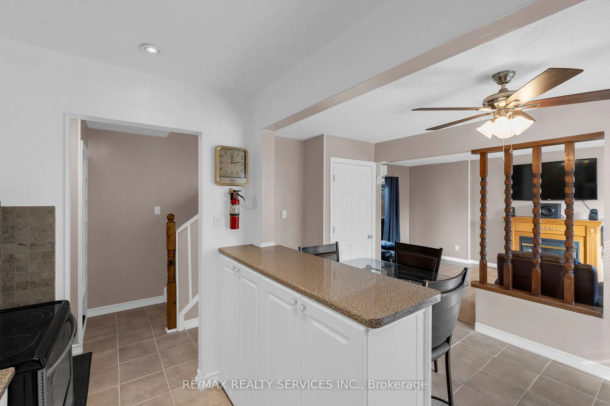 5 Hawkins Court