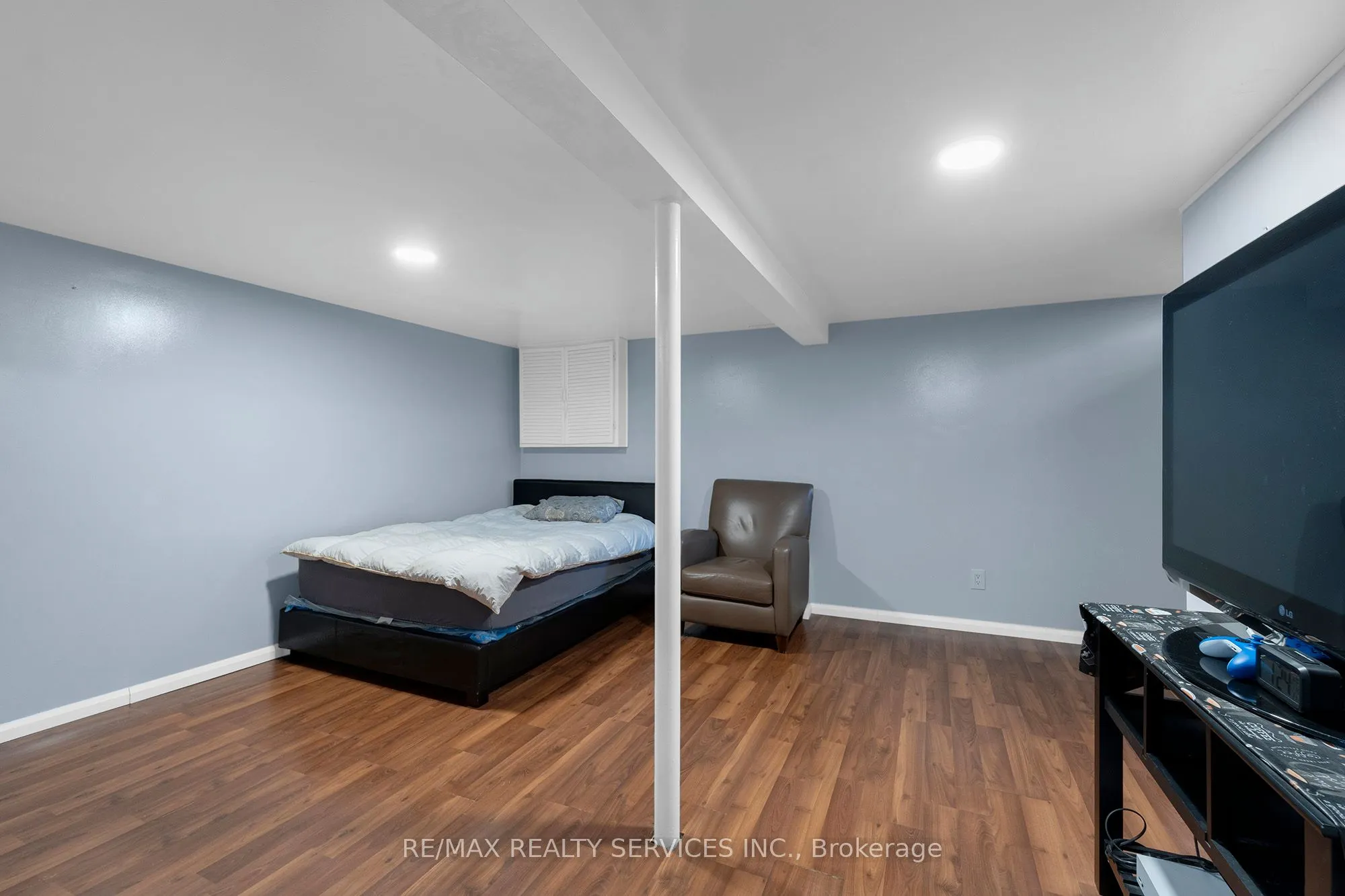 5 Hawkins Court