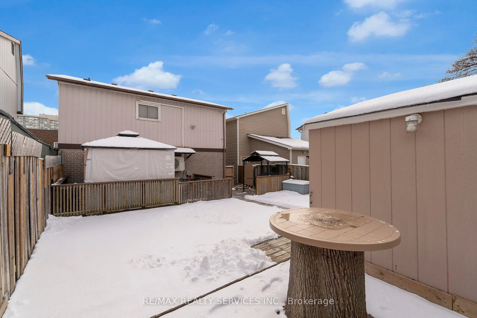 5 Hawkins Court