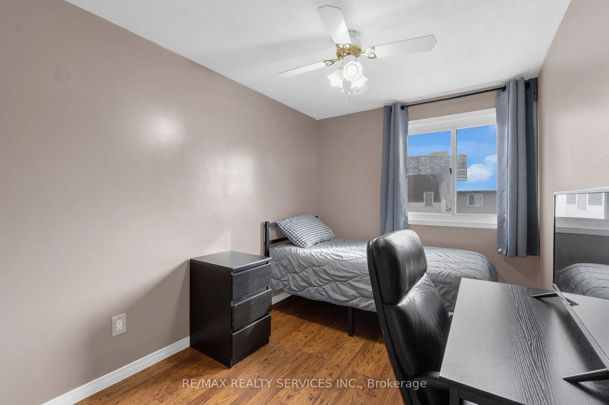 5 Hawkins Court