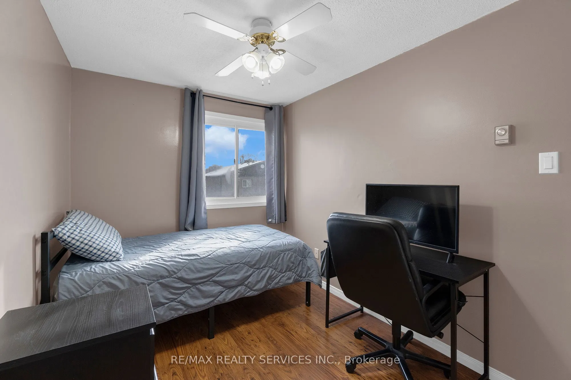 5 Hawkins Court