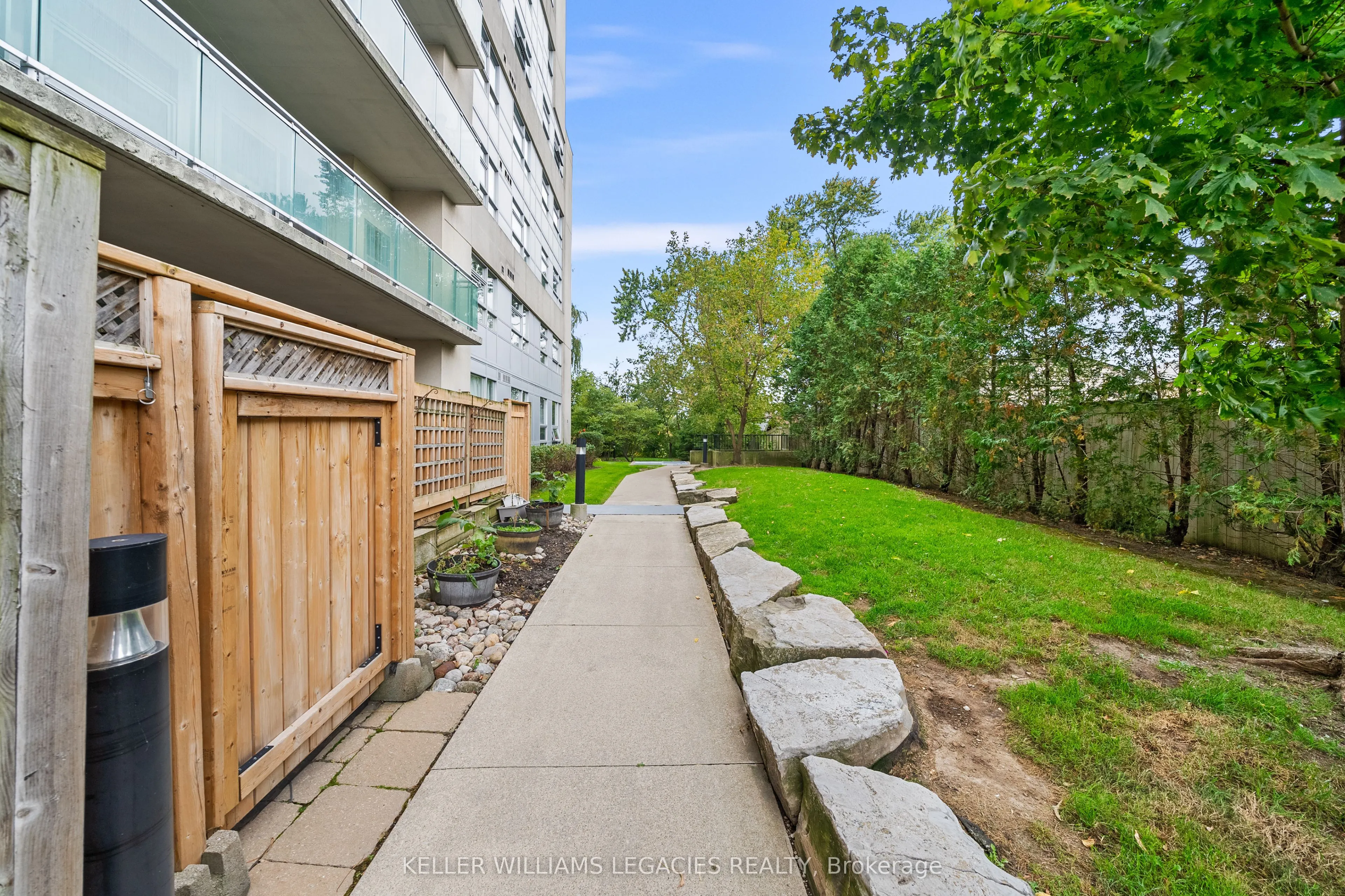 2464 Weston Road, #405
