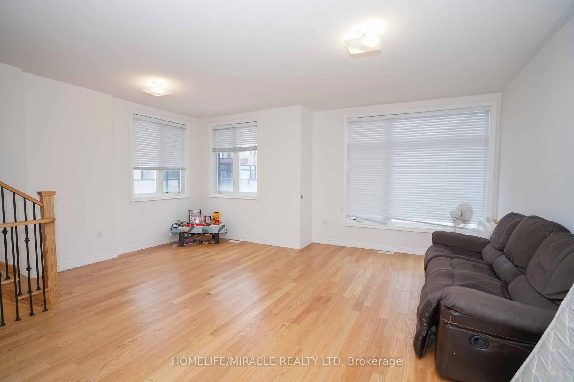2 Queenpost Drive