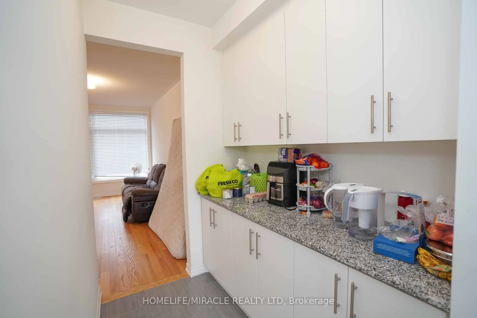 2 Queenpost Drive