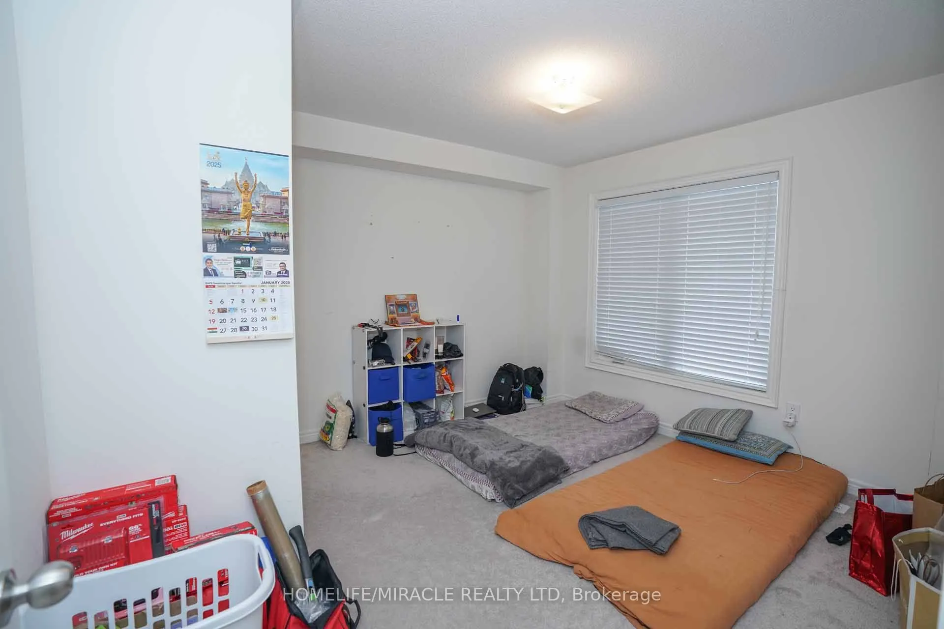 2 Queenpost Drive