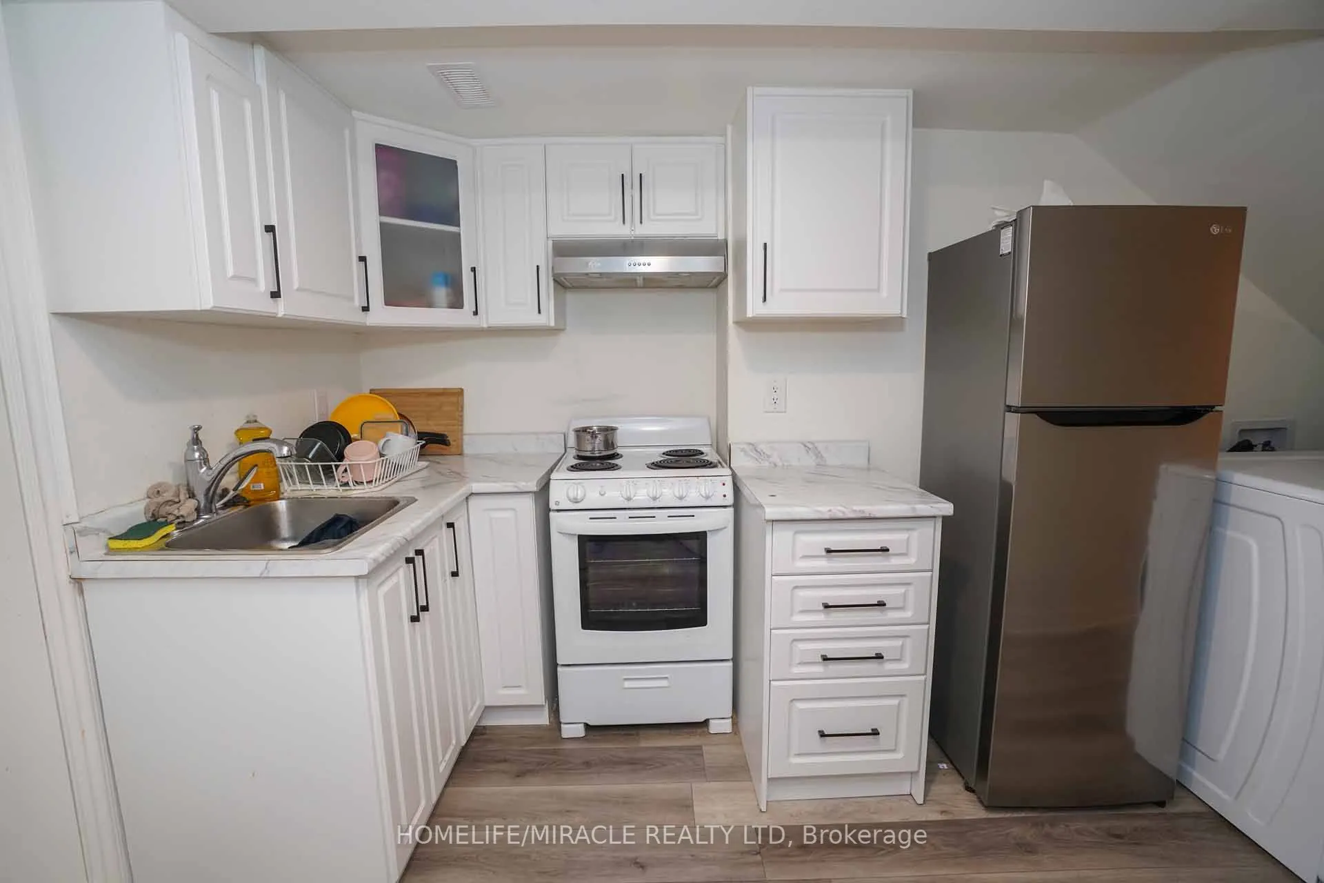 2 Queenpost Drive