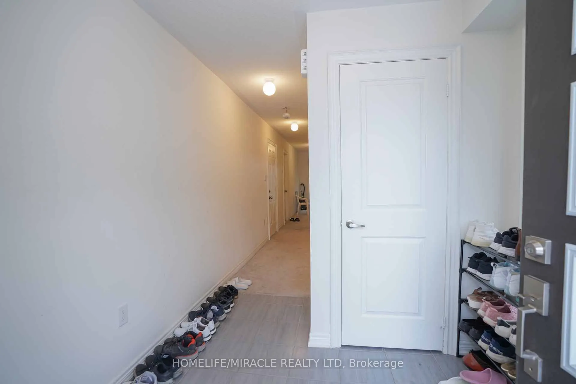 2 Queenpost Drive