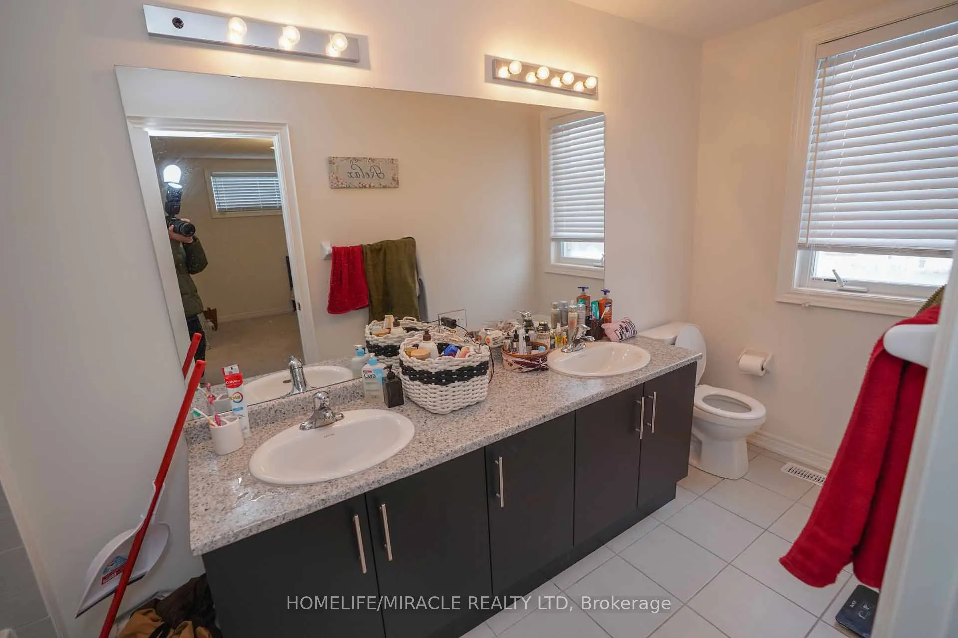 2 Queenpost Drive