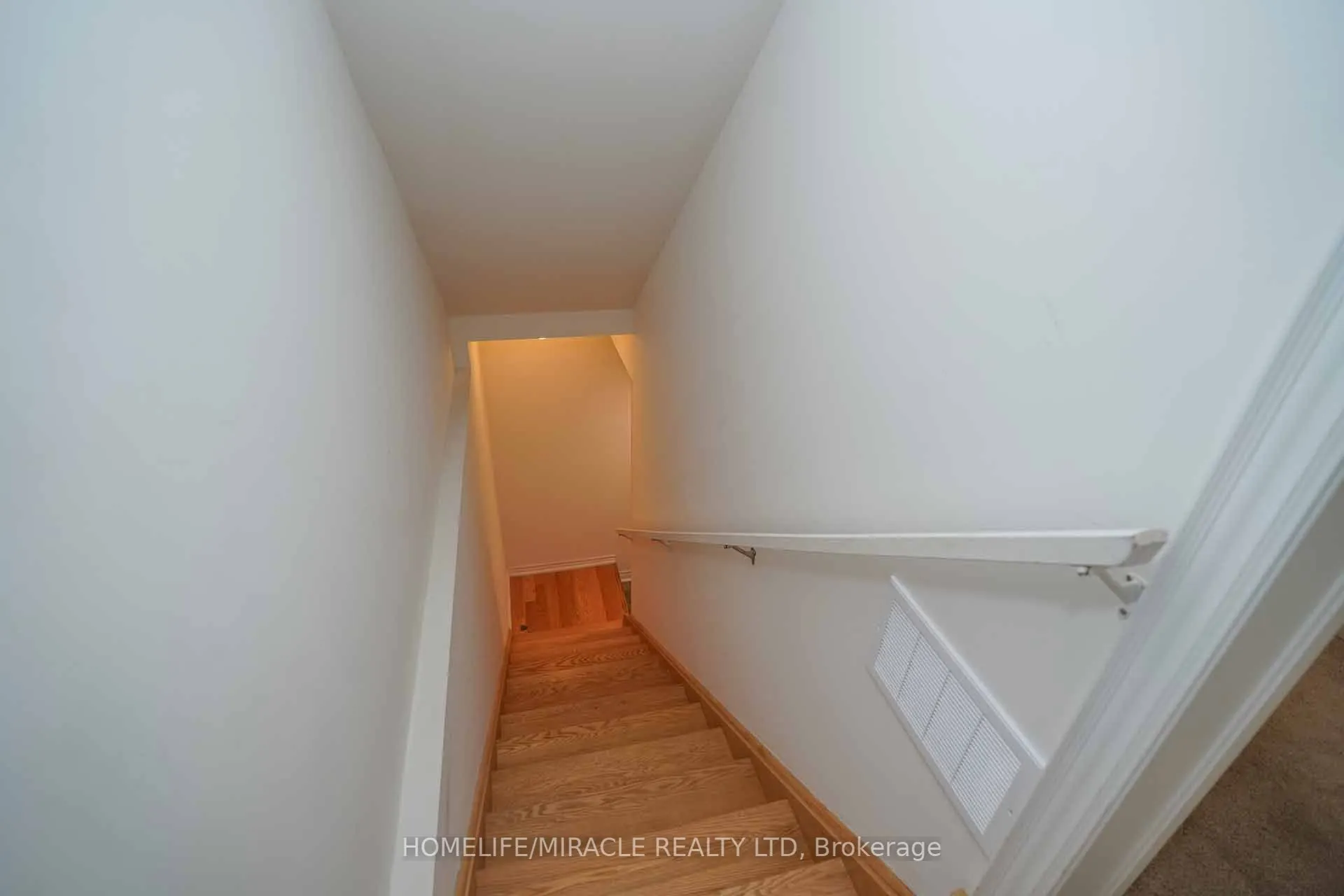 2 Queenpost Drive