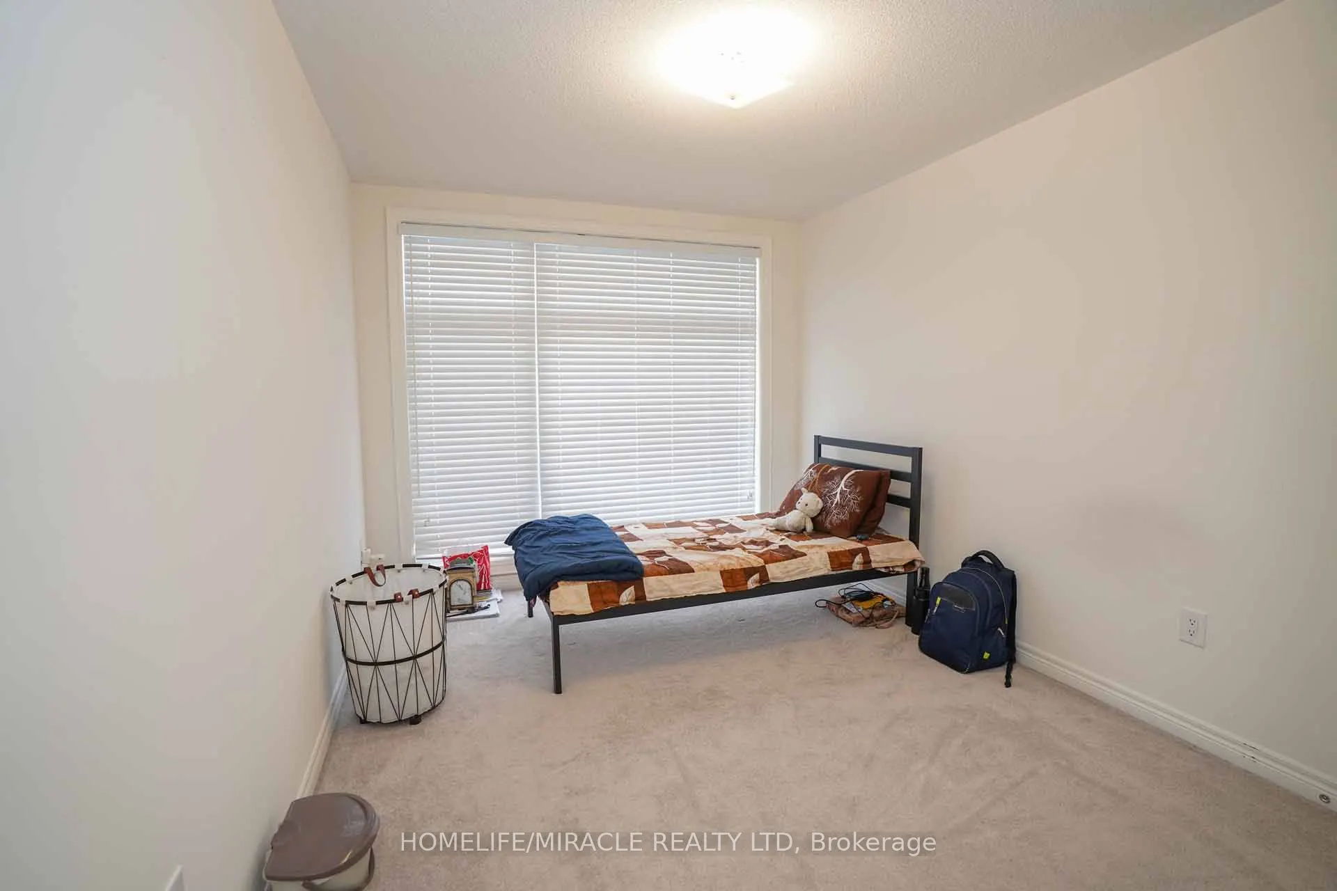 2 Queenpost Drive