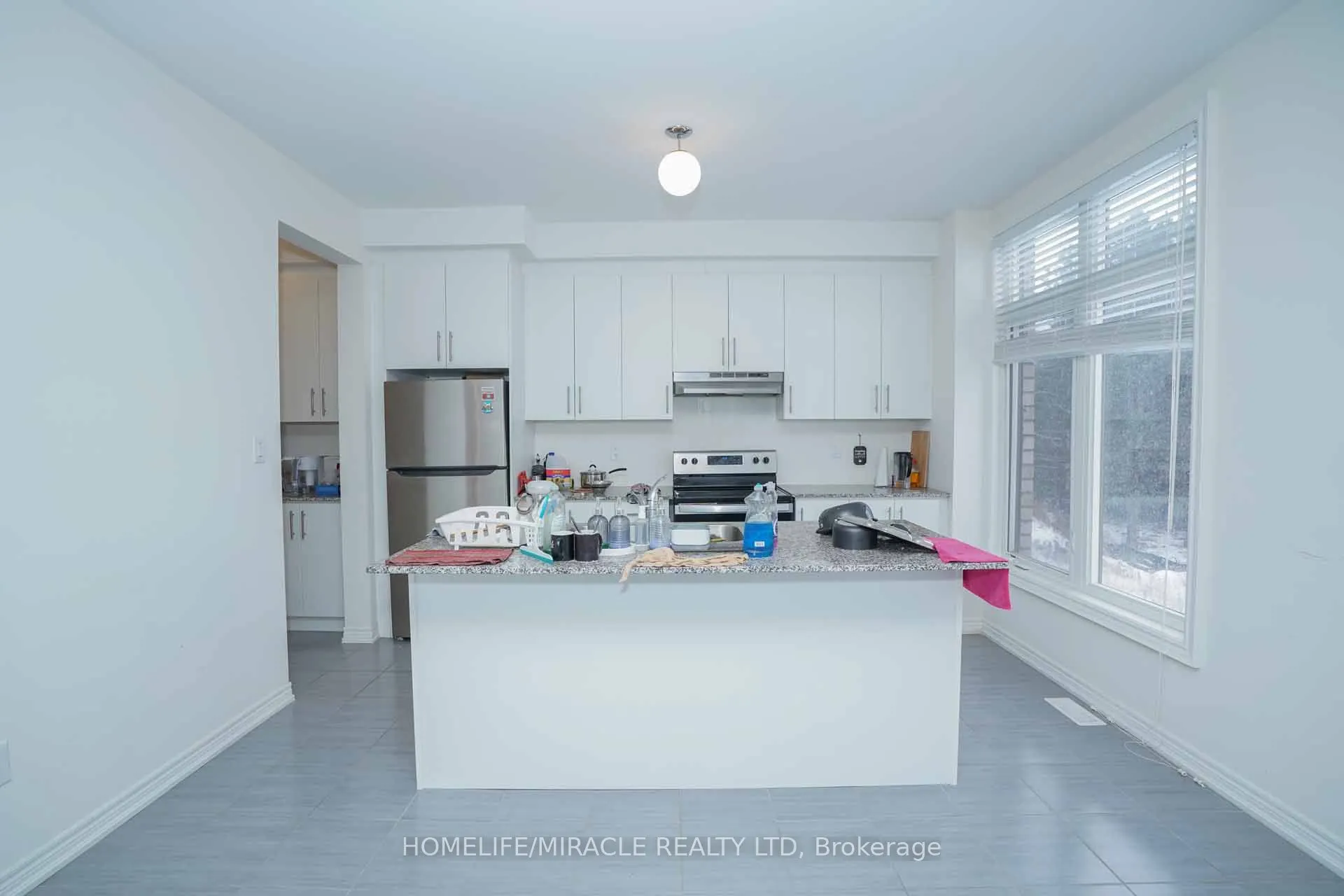 2 Queenpost Drive