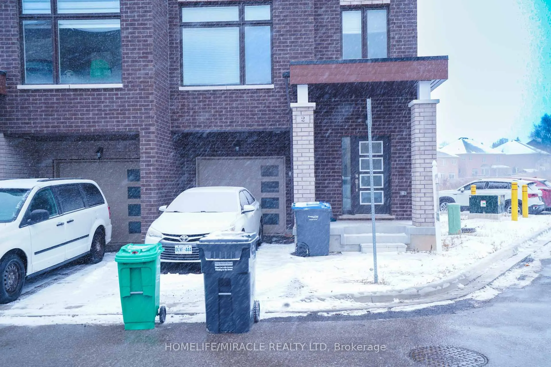 2 Queenpost Drive