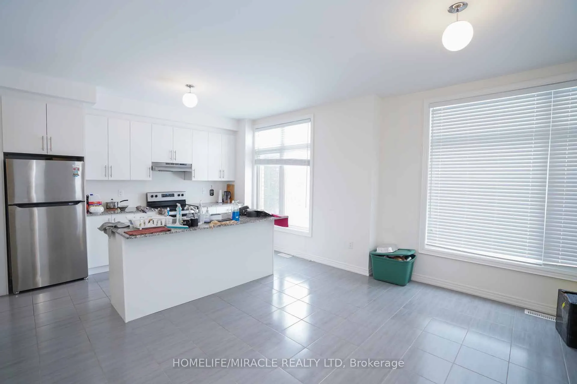 2 Queenpost Drive