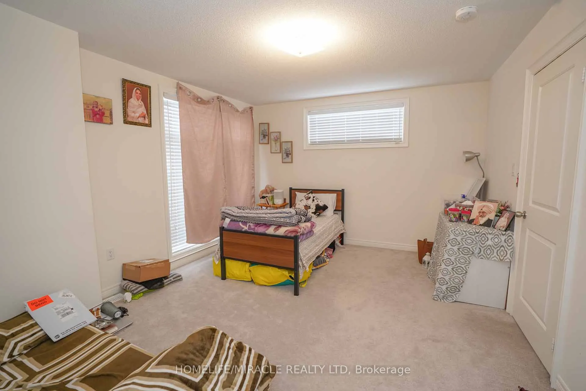 2 Queenpost Drive