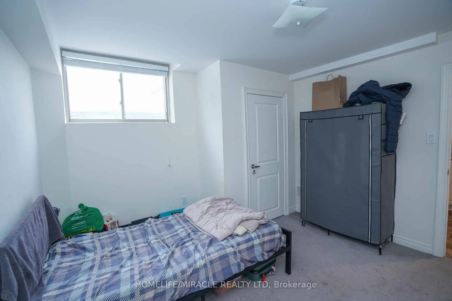 2 Queenpost Drive