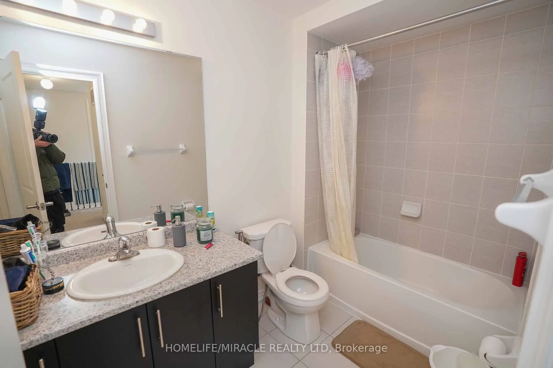 2 Queenpost Drive