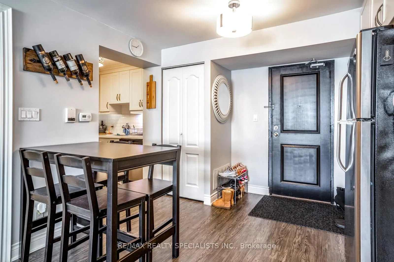 6 Brant Avenue